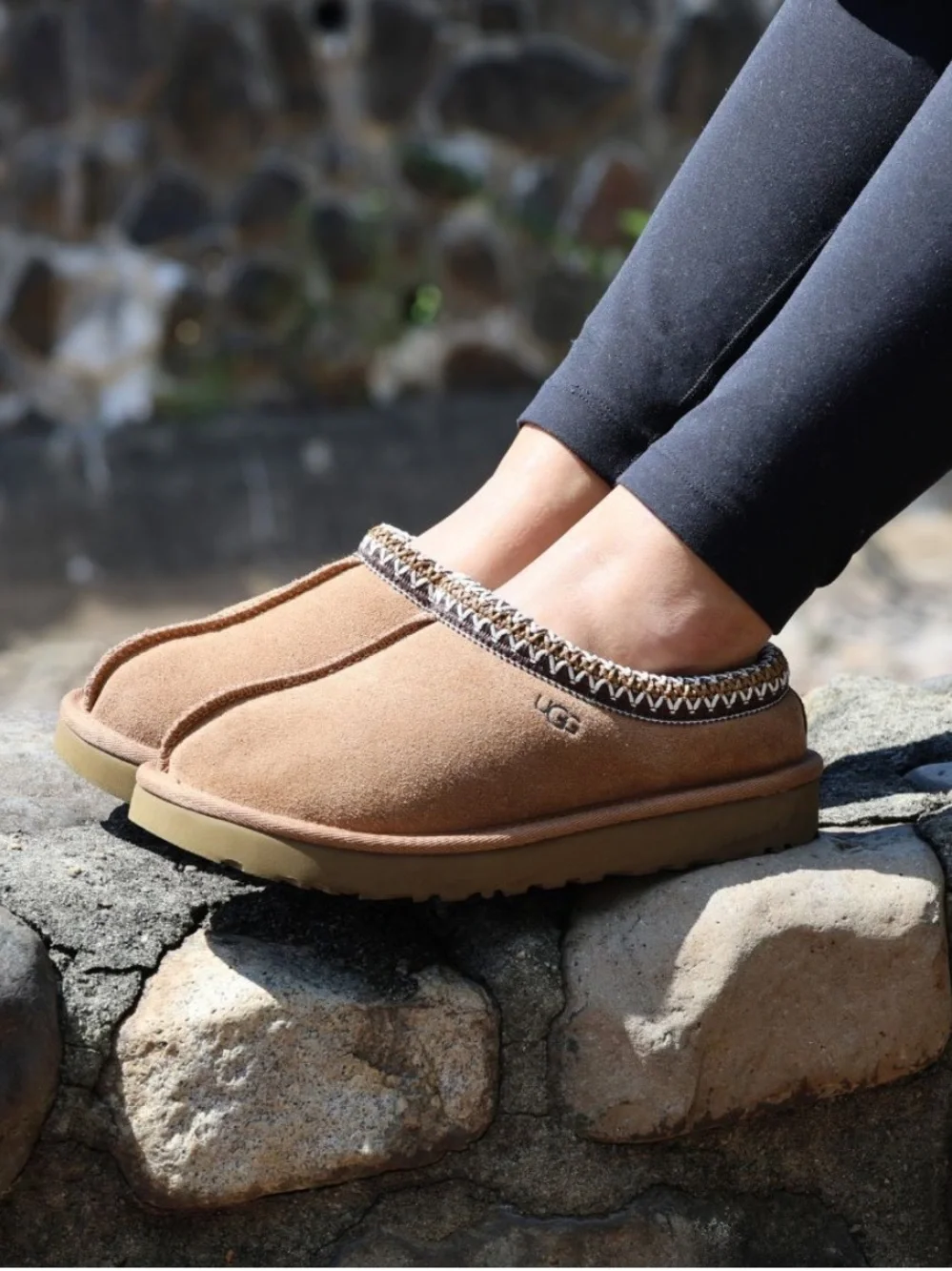 UGG details our